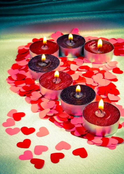 Hořící svíčky ve tvaru srdce — Stock fotografie