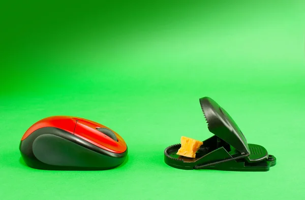 Комп'ютерна миша з мишоловкою — стокове фото