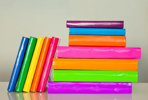 Banyak buku berwarna-warni — Stok Foto