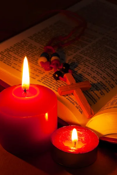 Open Bible with cross and burning candles — Stock Photo, Image