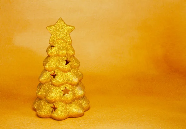 Gyllene vintergröna träd — Stockfoto