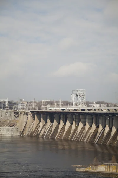 川ダムの余水吐 — ストック写真