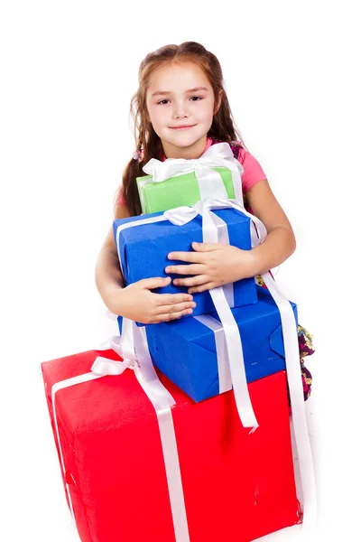 Kleines Mädchen mit Geschenkschachteln — Stockfoto