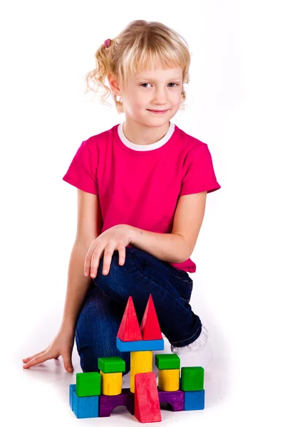 Niños construyendo un castillo con cubos — Foto de Stock