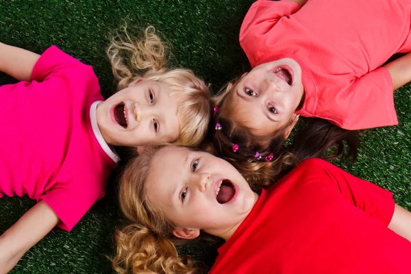 Kleine lachende Kinder — Stockfoto
