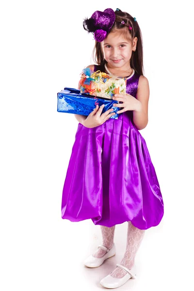Bella bambina con regali — Foto Stock