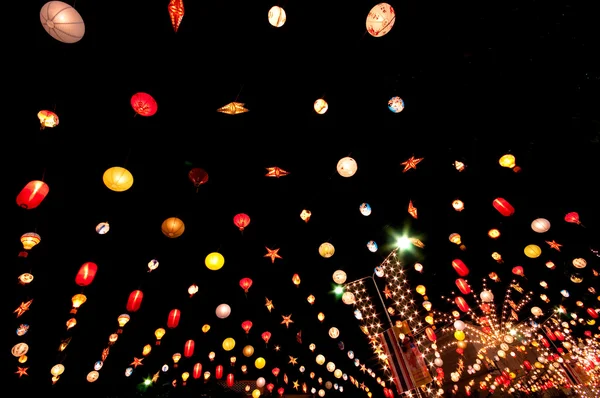 多彩的街道照明灯泡 — 图库照片