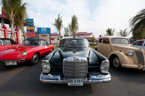 Vintage auto tentoongesteld, thailand — Stockfoto