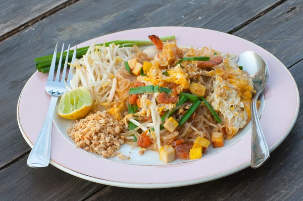 Tayland kızarmış noodle — Stok fotoğraf