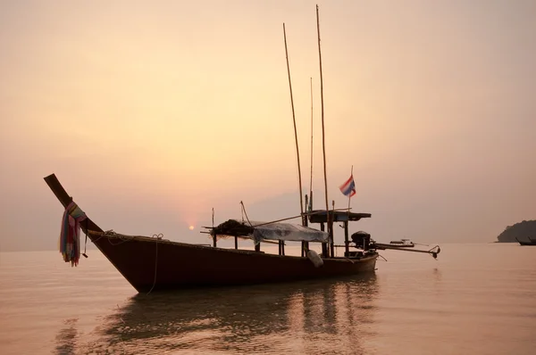 Nascer do sol na ilha de Surin, sul da Tailândia — Fotografia de Stock
