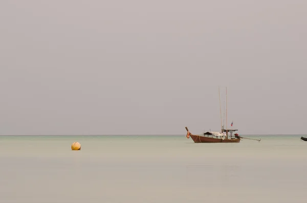 タイ スリン島の近くの小さい漁船 — ストック写真