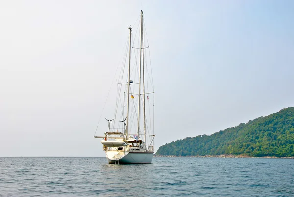 Yacht in the sea — Stock Photo, Image