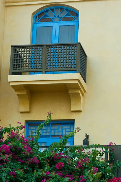 Окна марокканского стиля — стоковое фото