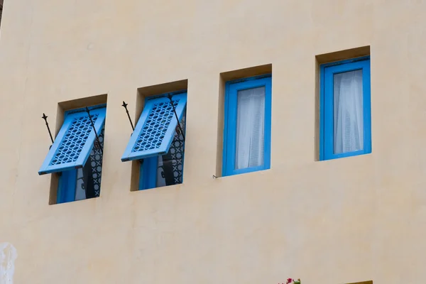 Marokon tyyli ikkunat — kuvapankkivalokuva