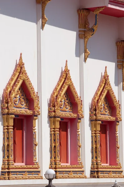 Wunderschöne thailändische buddhistische Kirche in wat thai — Stockfoto