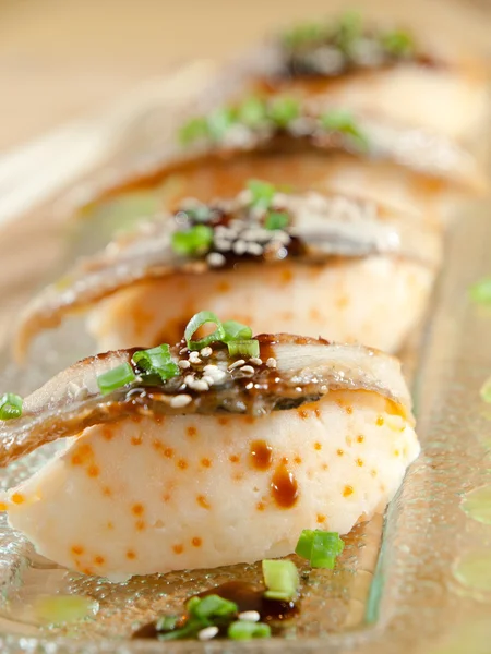 Geprakte aardappel met vis — Stockfoto