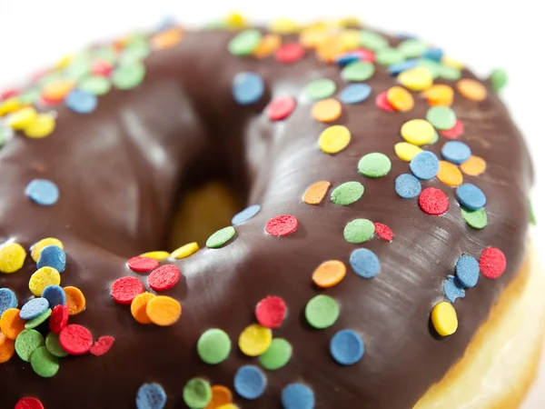 Donut de chocolate no fundo branco — Fotografia de Stock