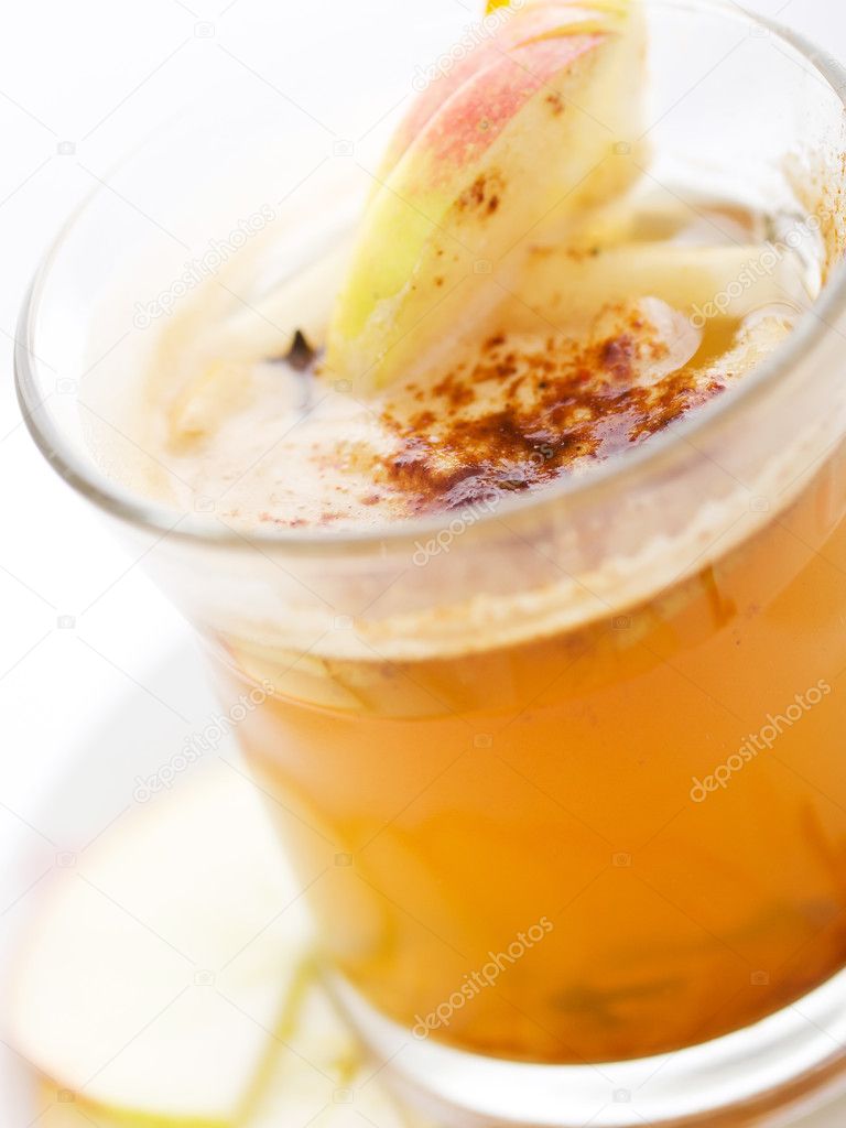 Black tea with peach and apple slices