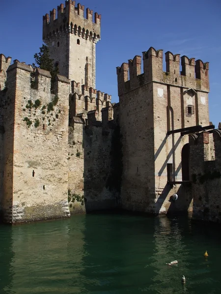 Slott ved vannet – stockfoto