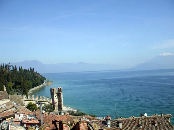 Сірміоне на березі озера Гарда в Італії — стокове фото