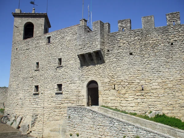 Zamek średniowieczny z san marino — Zdjęcie stockowe