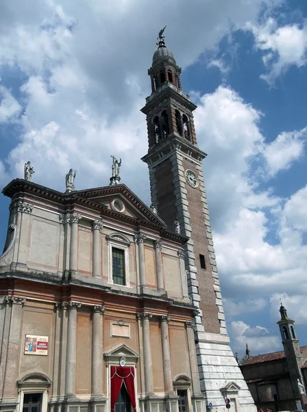Katedra i dzwon wieża, lendinara — Zdjęcie stockowe