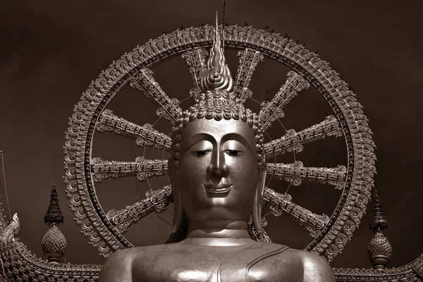 Zlatý velký buddha — Stock fotografie