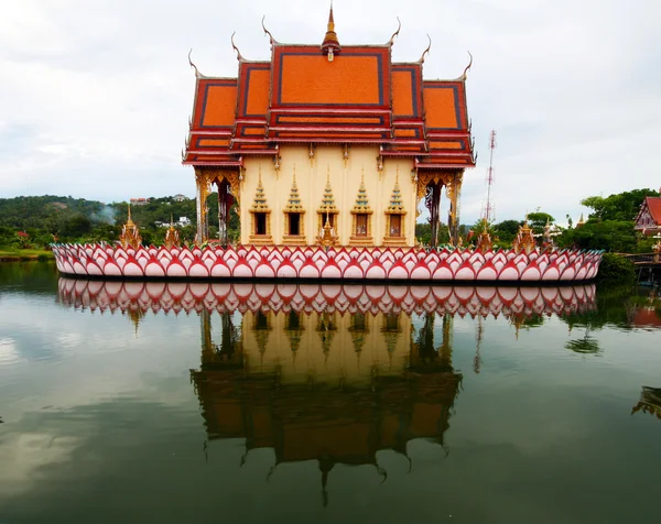 Der buddhistische thailändische Tempel — Stockfoto