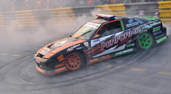 BANGSAEN, THAILAND - FEB. 5 : Unidentified driver from ptt performa team drifting the car during the Bangsaen Thailand Speed Festival on february 5, 2012 in Ban — Stock Photo, Image