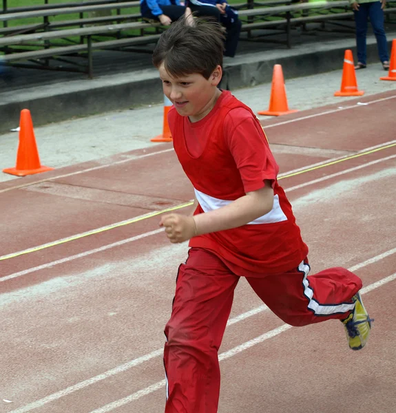 El chico que corre — Foto de Stock