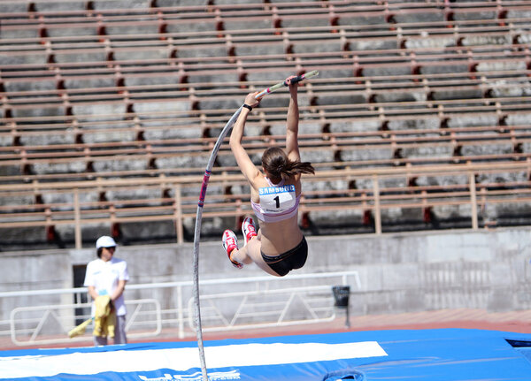 Соревнование по прыжкам с шестом
