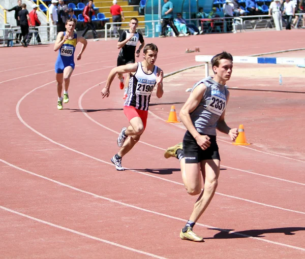 A 400 m-verseny a fiúk — Stock Fotó