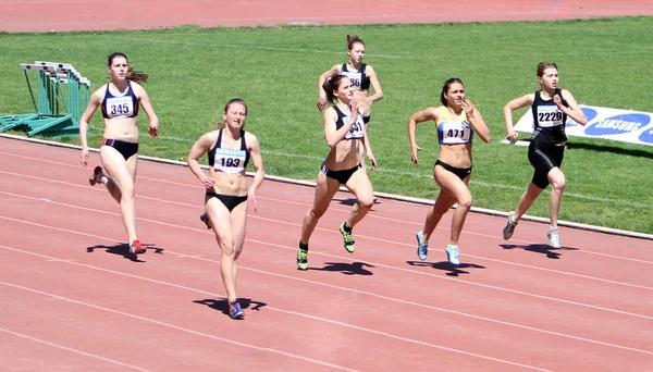 Girls on the 200 meters race — Stock Photo, Image