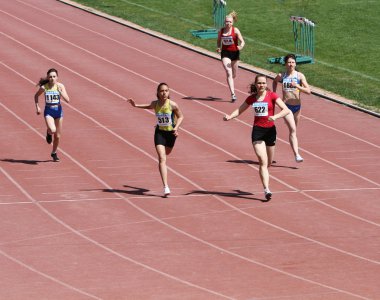 Kızlar 400 metre yarışı Başlat