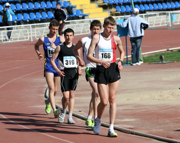 Meninos na corrida de 10000 metros — Fotografia de Stock