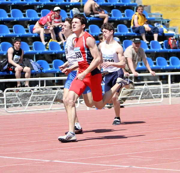 Chlapci na závodě 100 m — Stock fotografie