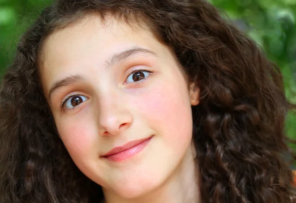 Portrait of beautiful young girl — Stock Photo, Image