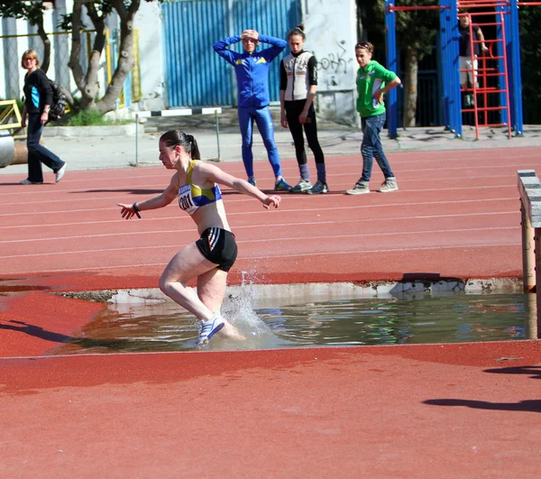 On the 2,000 Meter Steeplechase — Stock Photo, Image