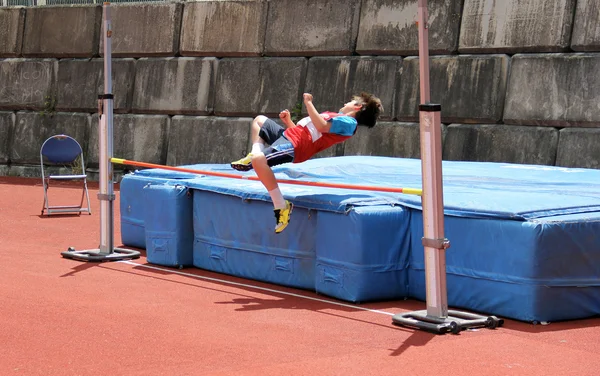 Boy compete in the high jump. — Stock Photo, Image