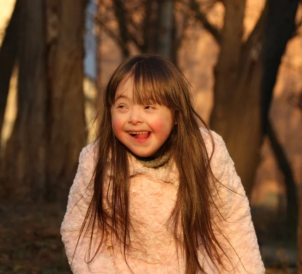 Potret gadis bahagia yang cantik — Stok Foto