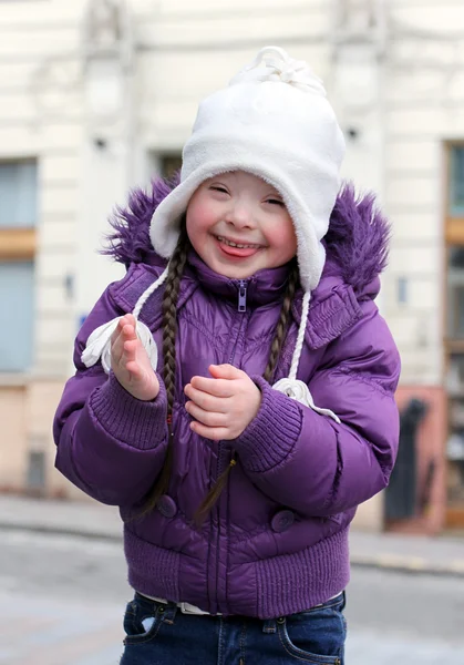 美しい幸せな少女の肖像画 — ストック写真