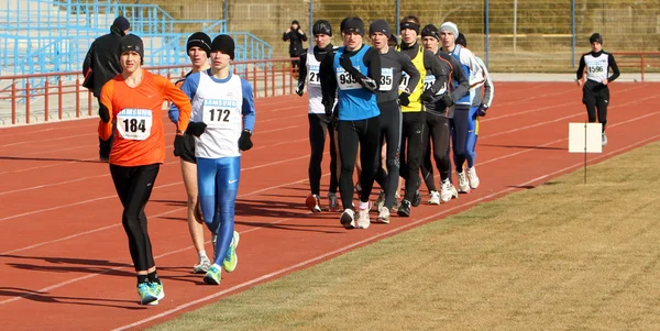 Jungen beim 3.000-Meter-Lauf — Stockfoto