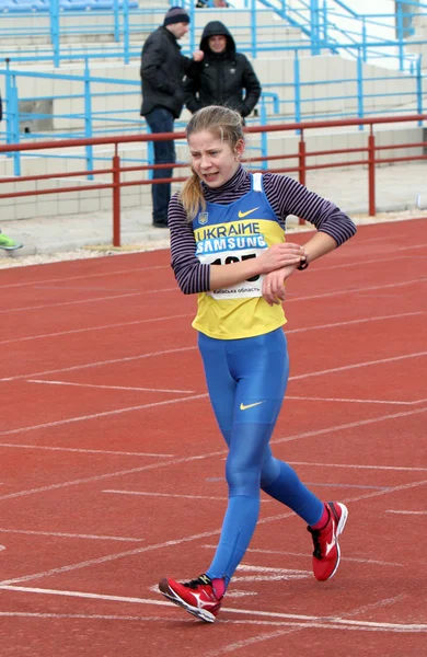 3,000 メートル レース歩く女の子 — ストック写真