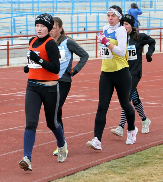 Mädchen beim 3.000-Meter-Lauf — Stockfoto
