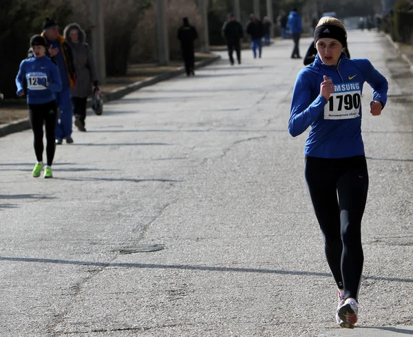Kimliği belirsiz kadın 20.000 metre yarışında yürümek — Stok fotoğraf