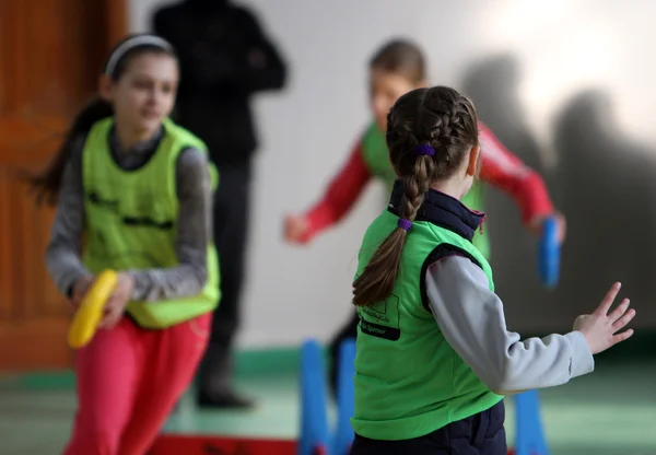 Niños no identificados en la competencia de atletismo infantil de la IAAF — Foto de Stock