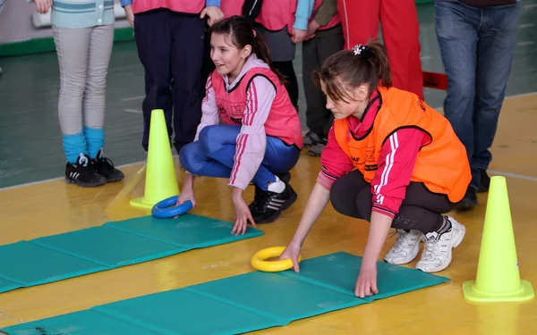 Unbekannte Kinder bei Leichtathletik-Wettkampf für Kinder — Stockfoto