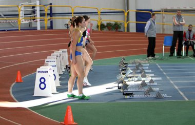 60 metre Dash start üzerinde tanımlanamayan kızlar