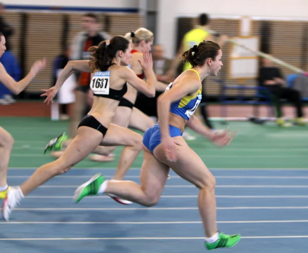 Unidentified girls on the start of the 60 meters dash — Stock Photo, Image