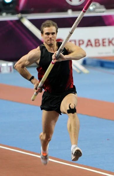 DONETSK, UKRAINE - FEB.11: Maksym Mazuryk compete na reunião Samsung Pole Vault Stars — Fotografia de Stock